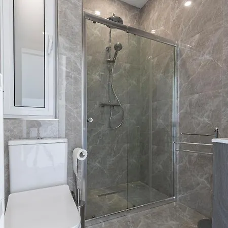 New, Designer, Central Penthouse With Wifi & Ac By 360 Estates Апартаменты