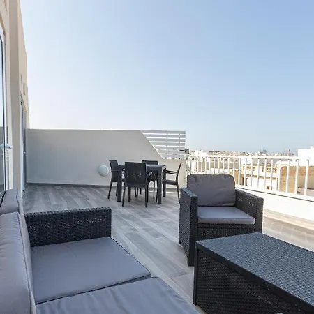 New, Designer, Central Penthouse With Wifi & Ac By 360 Estates