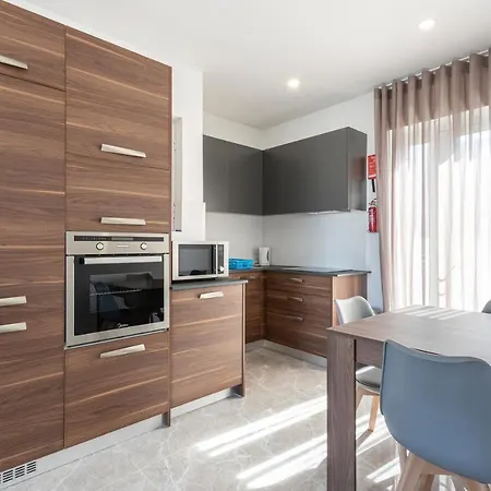 New, Designer, Central Penthouse With Wifi & Ac By 360 Estates