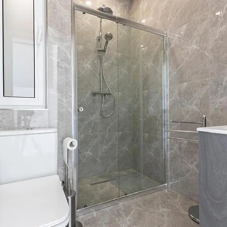 New, Designer, Central Penthouse With Wifi & Ac By 360 Estates *